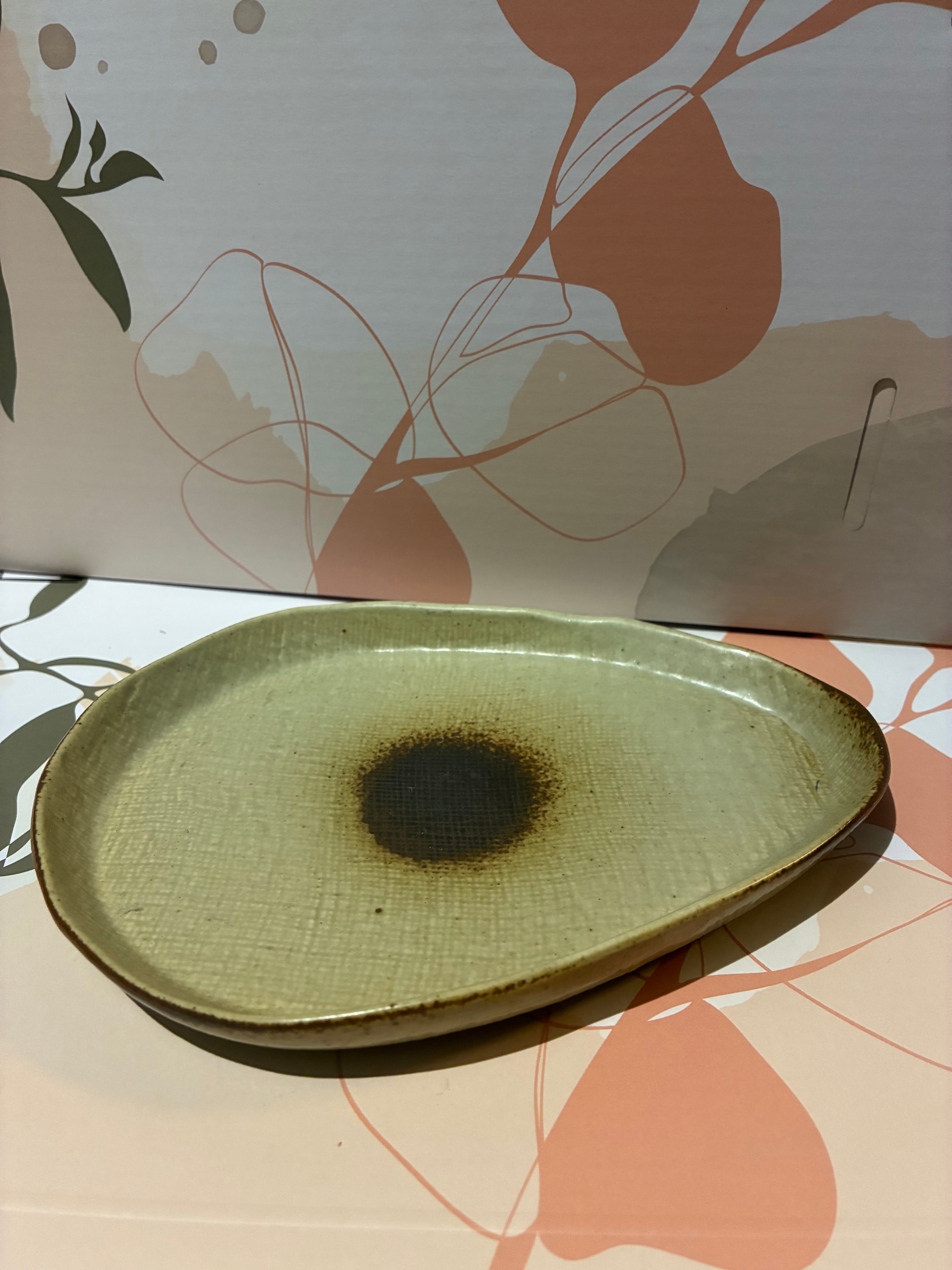 Saucer Arc Cashew Glaze